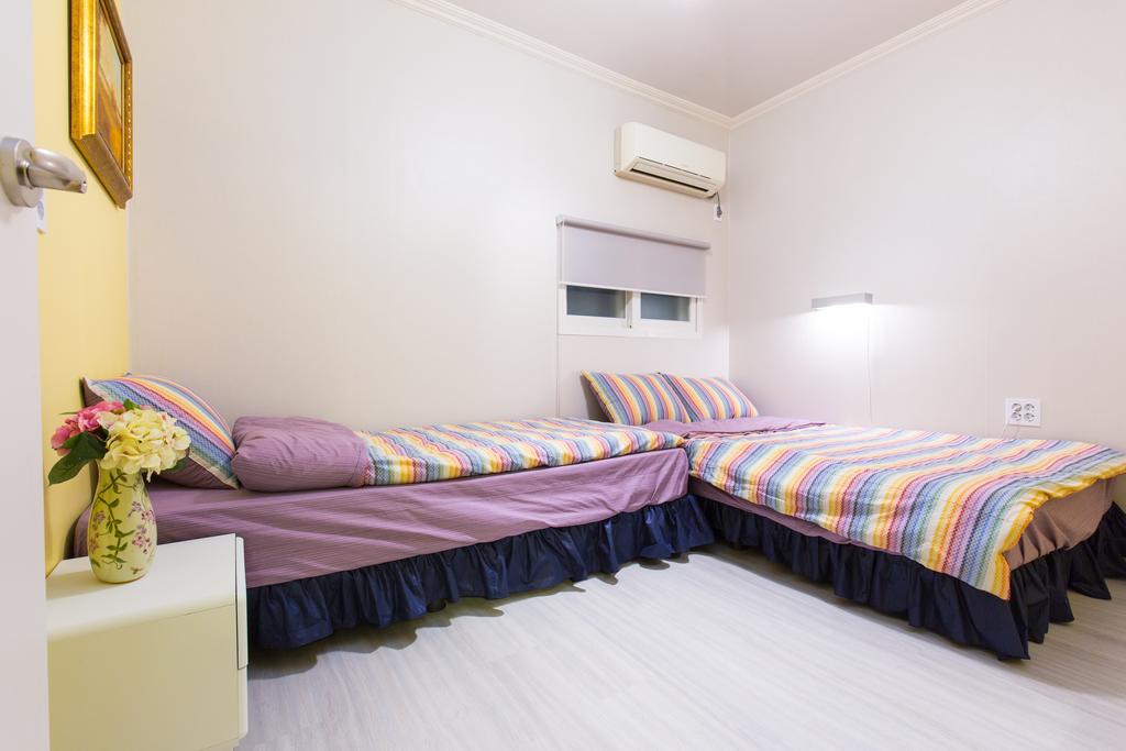 Oh Blue Guesthouse Сеул Номер фото
